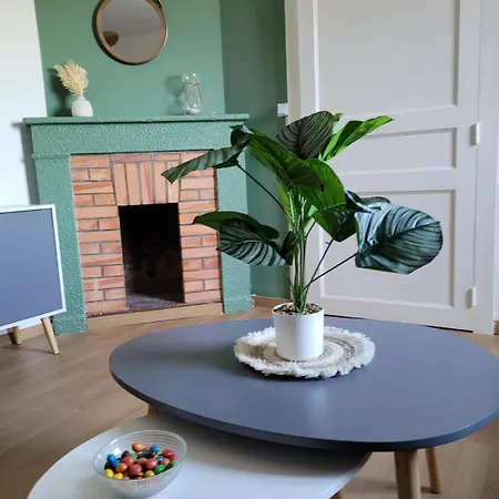 Le Ste Gemmes Apartment *
